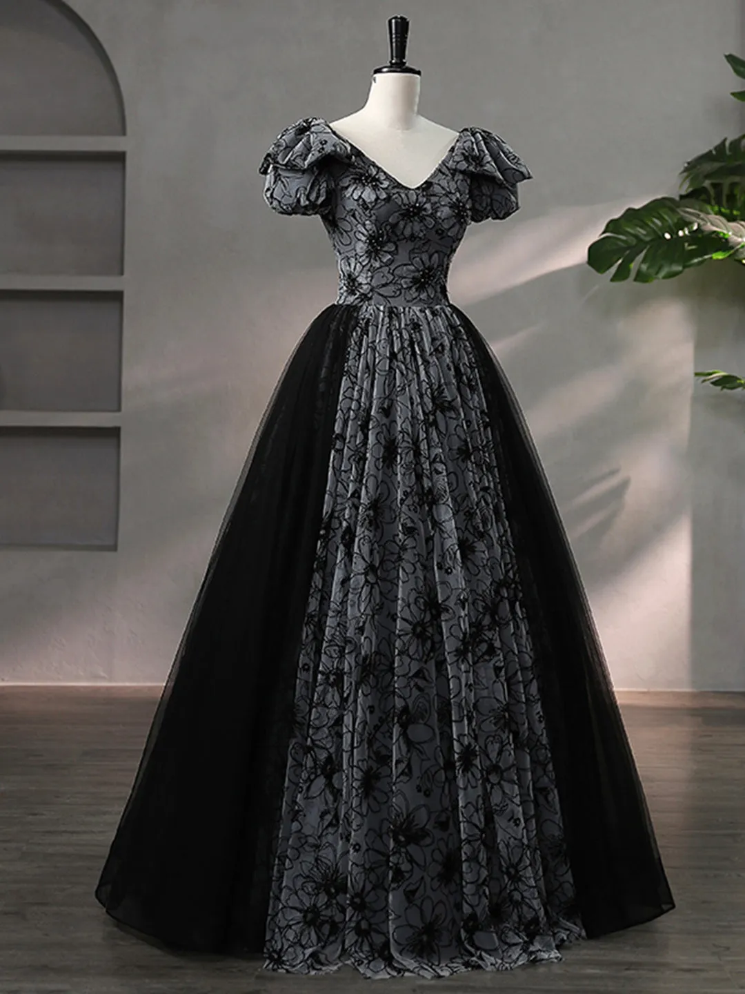 Beautiful Black Rhinestone Flower Prom Dress Black V-Neck Short Sleeve Evening Dress