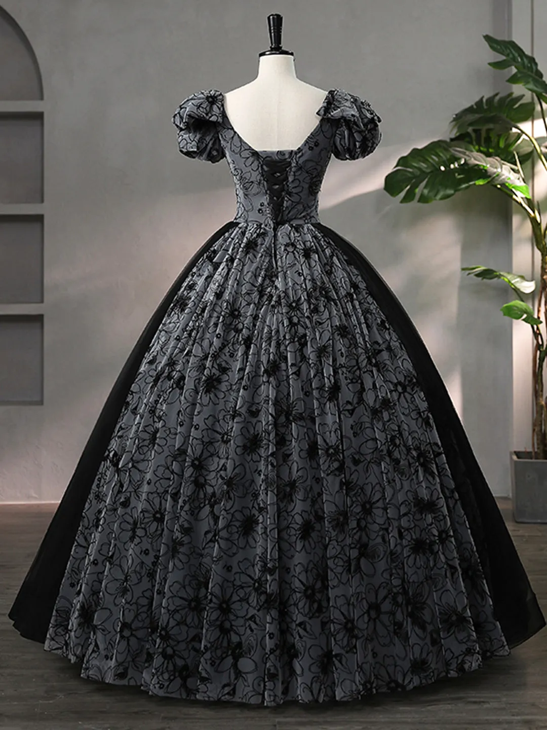 Beautiful Black Rhinestone Flower Prom Dress Black V-Neck Short Sleeve Evening Dress