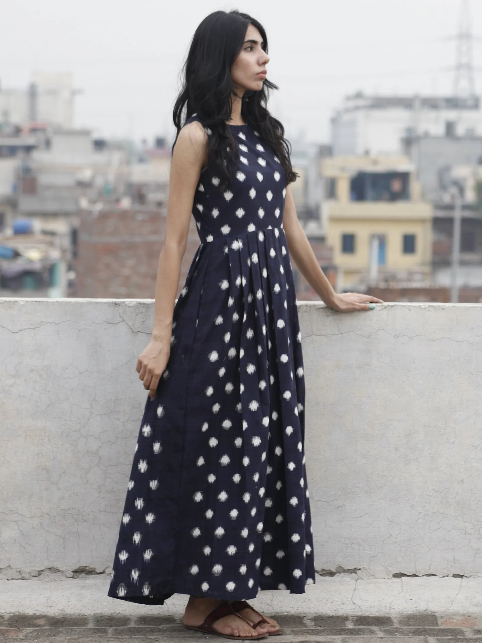 Indigo Ivory Long Sleeveless Handwoven Double Ikat Dress With Knife Pleats & Side Pockets - D32F765