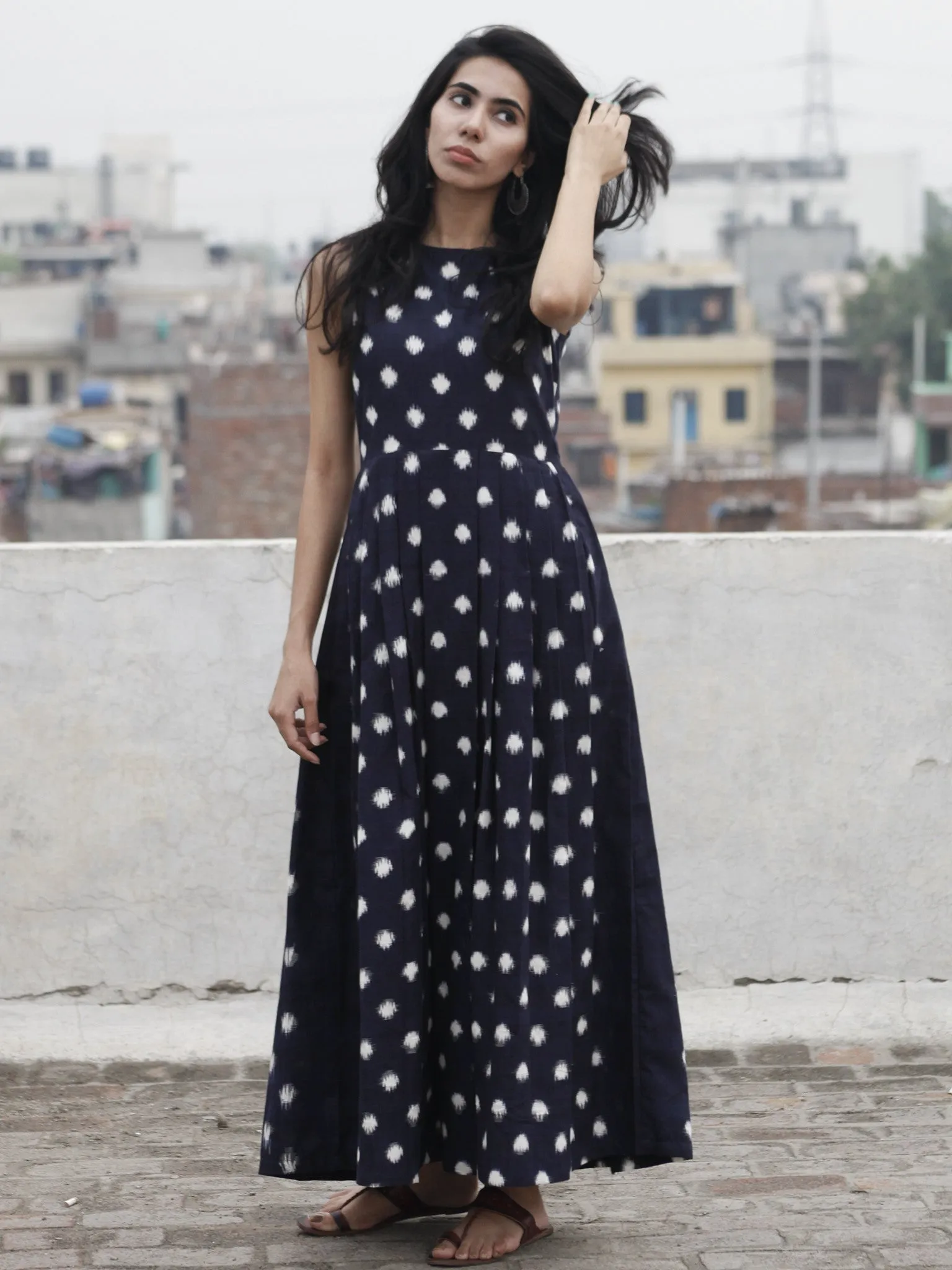 Indigo Ivory Long Sleeveless Handwoven Double Ikat Dress With Knife Pleats & Side Pockets - D32F765