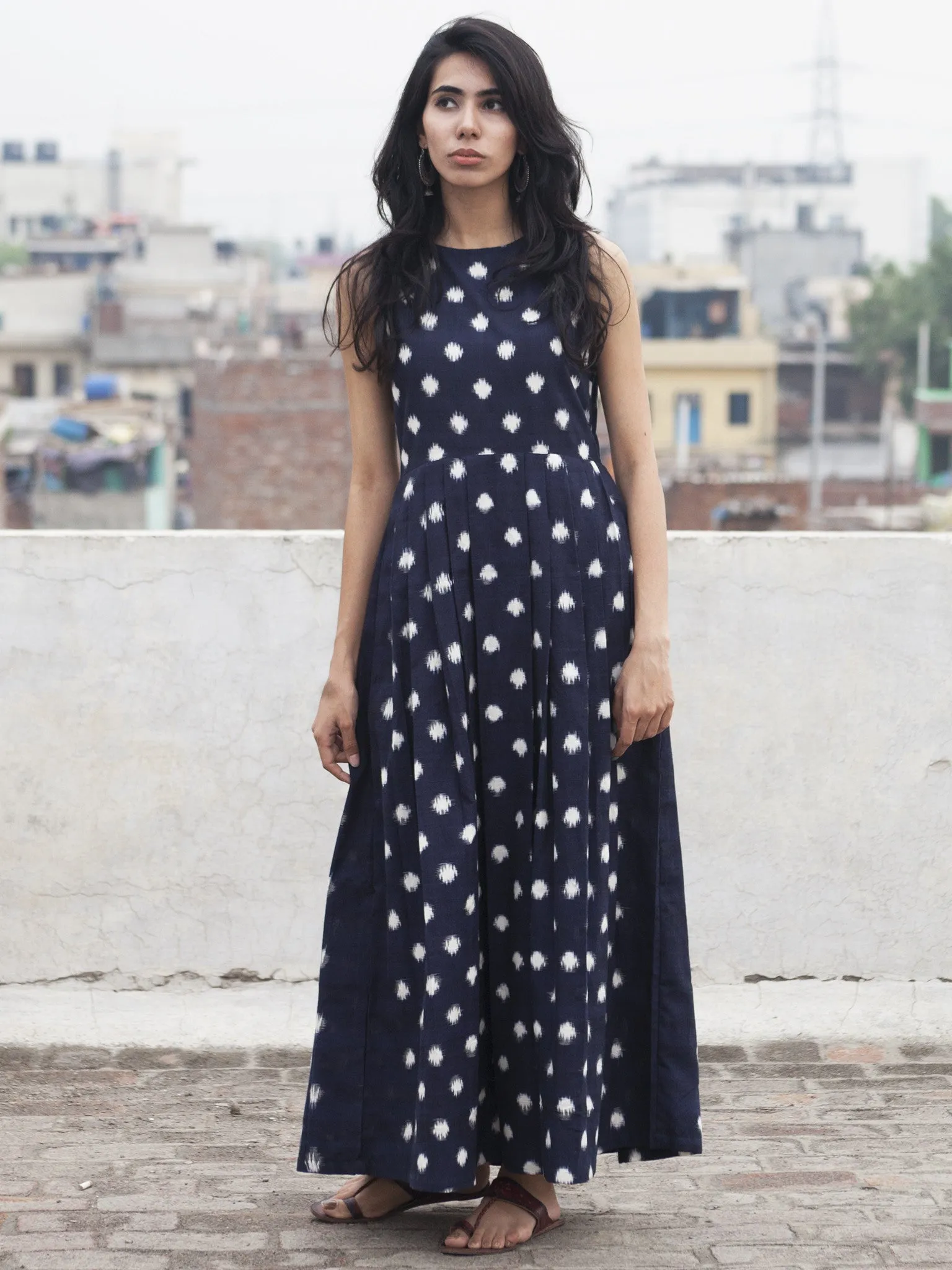 Indigo Ivory Long Sleeveless Handwoven Double Ikat Dress With Knife Pleats & Side Pockets - D32F765