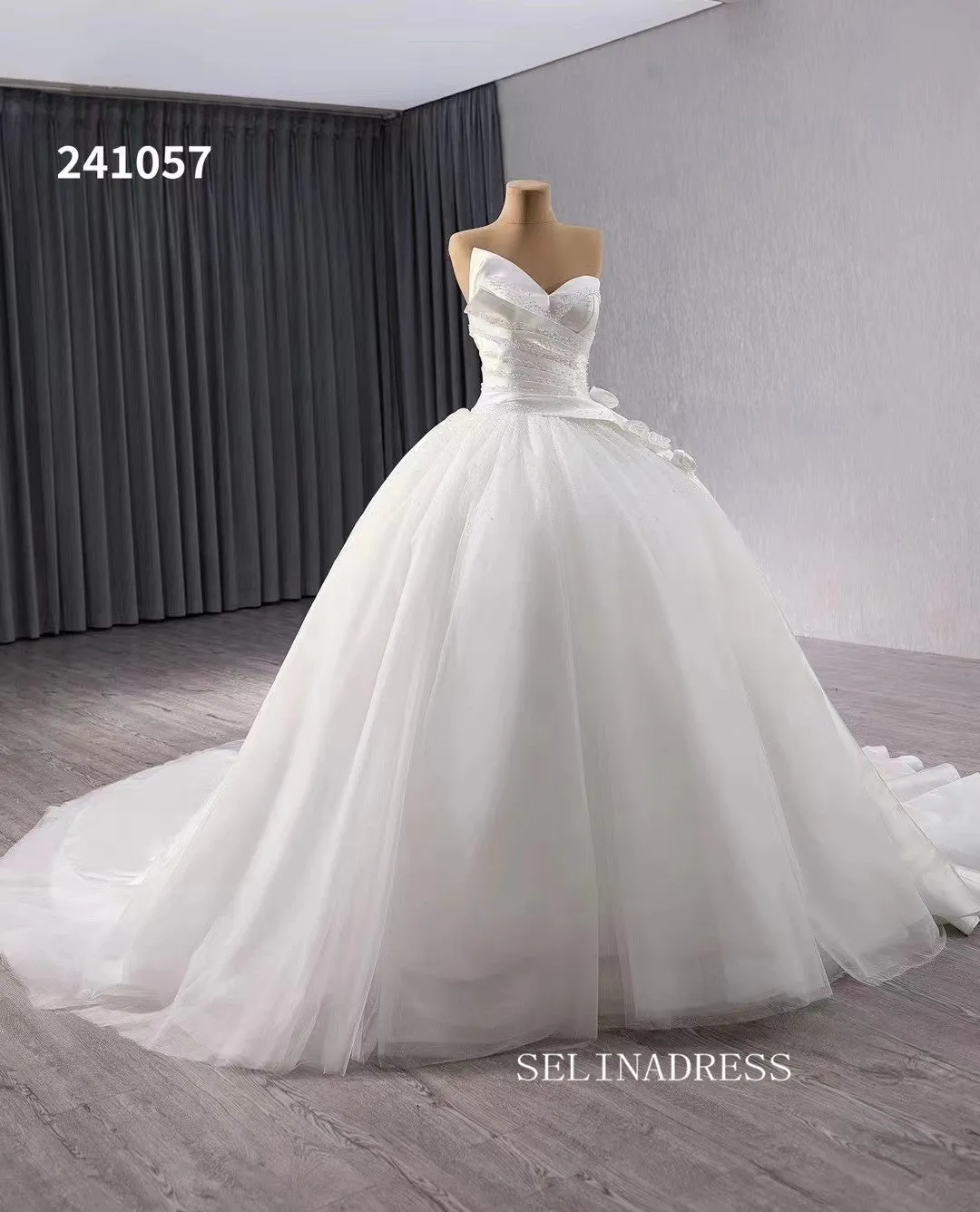 Luxury Ball Gown Sweetheart Beaded Wedding Dress Haute Couture Bridal Gowns 241057