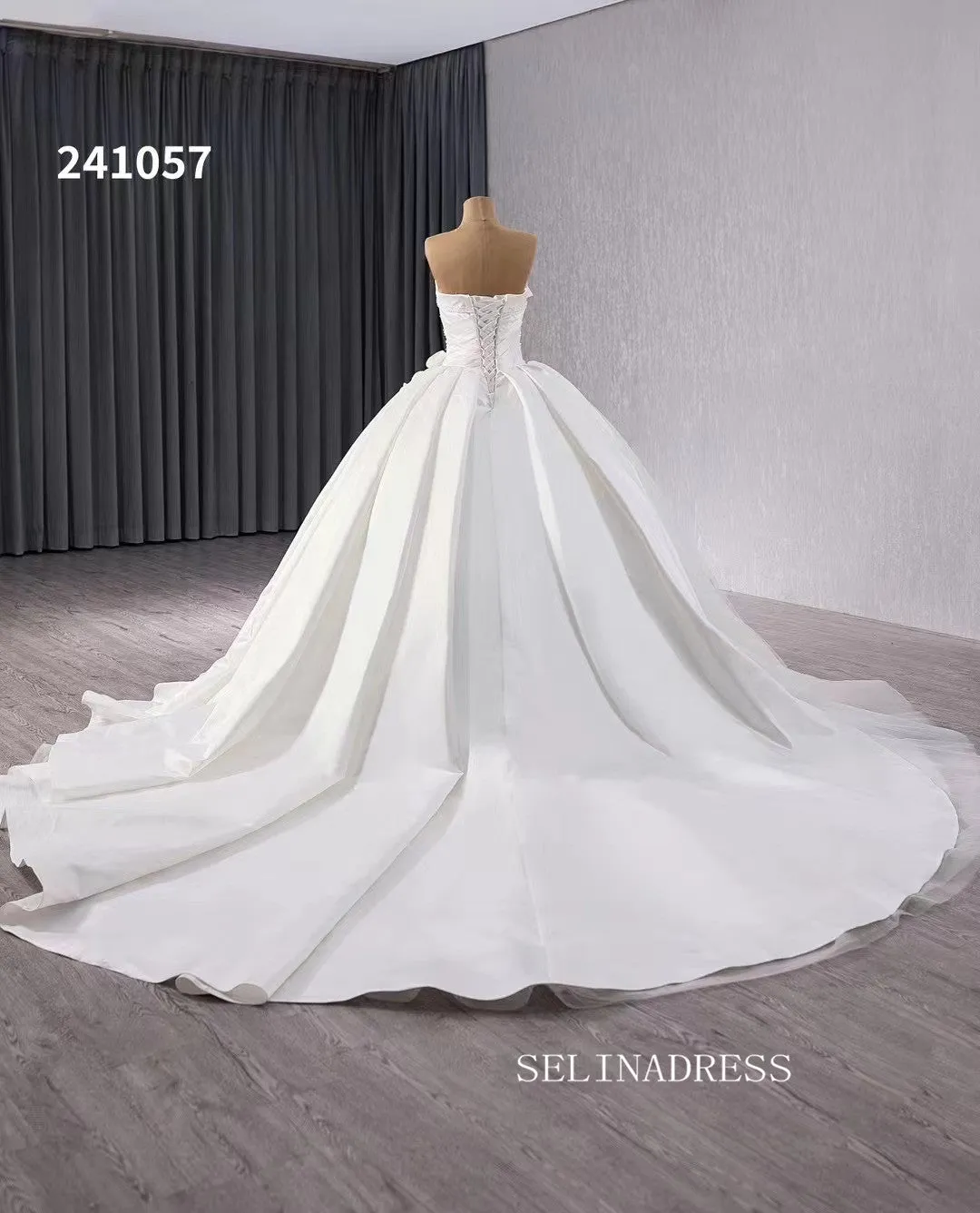 Luxury Ball Gown Sweetheart Beaded Wedding Dress Haute Couture Bridal Gowns 241057