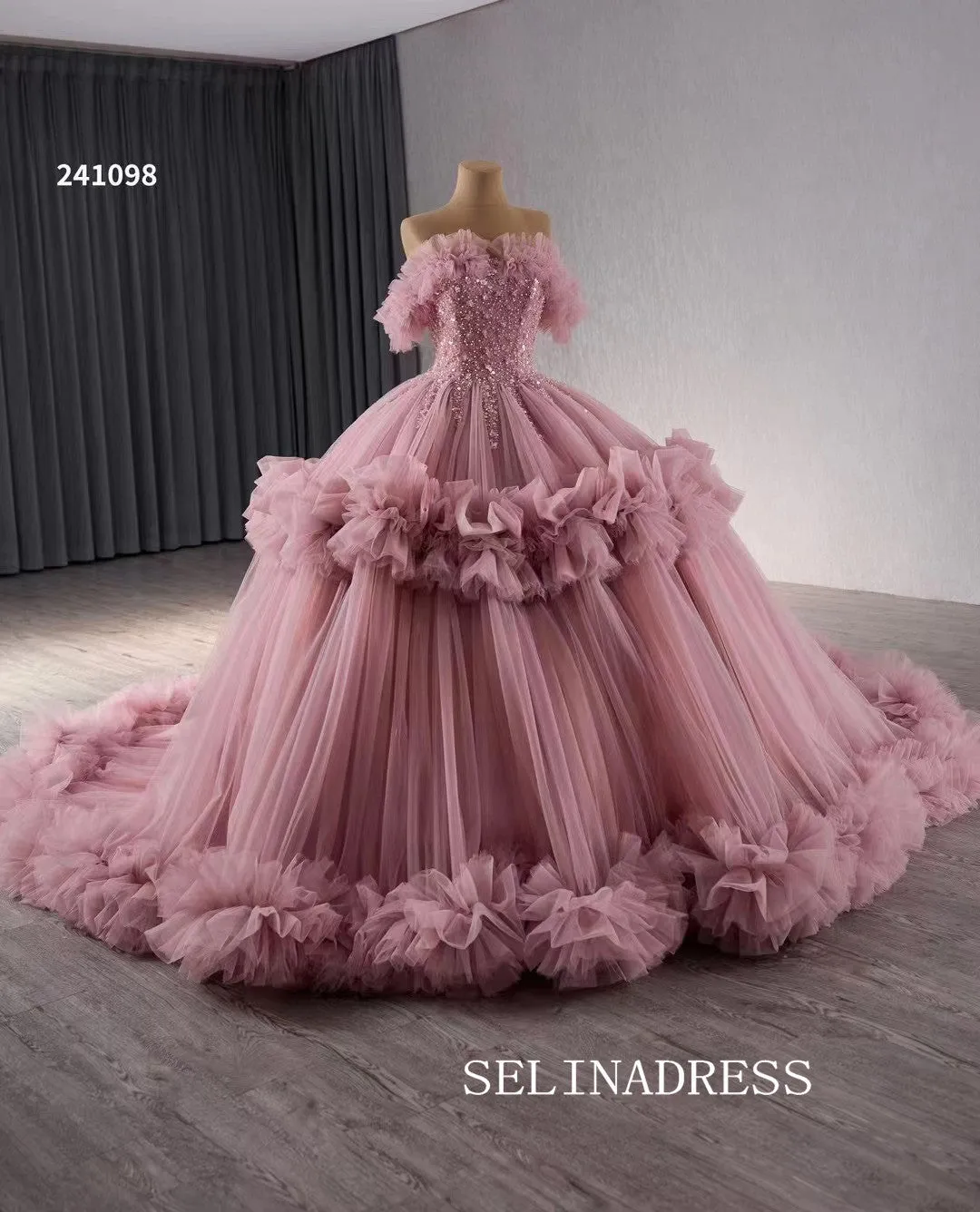 luxury Off-the-Shoulder Pink Quinceanera Dresses Beaded Ball Gown Quinceañera Gown 241098