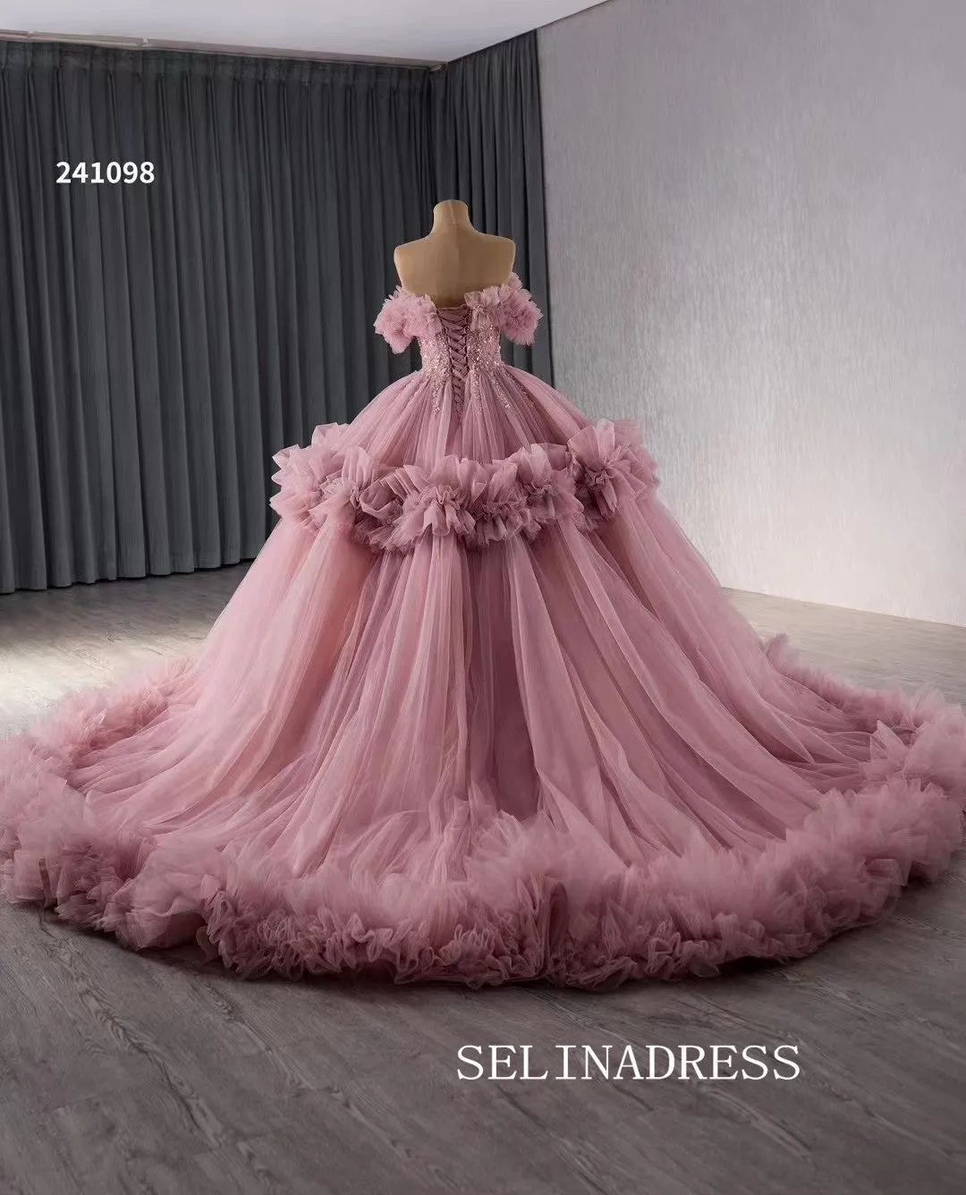 luxury Off-the-Shoulder Pink Quinceanera Dresses Beaded Ball Gown Quinceañera Gown 241098