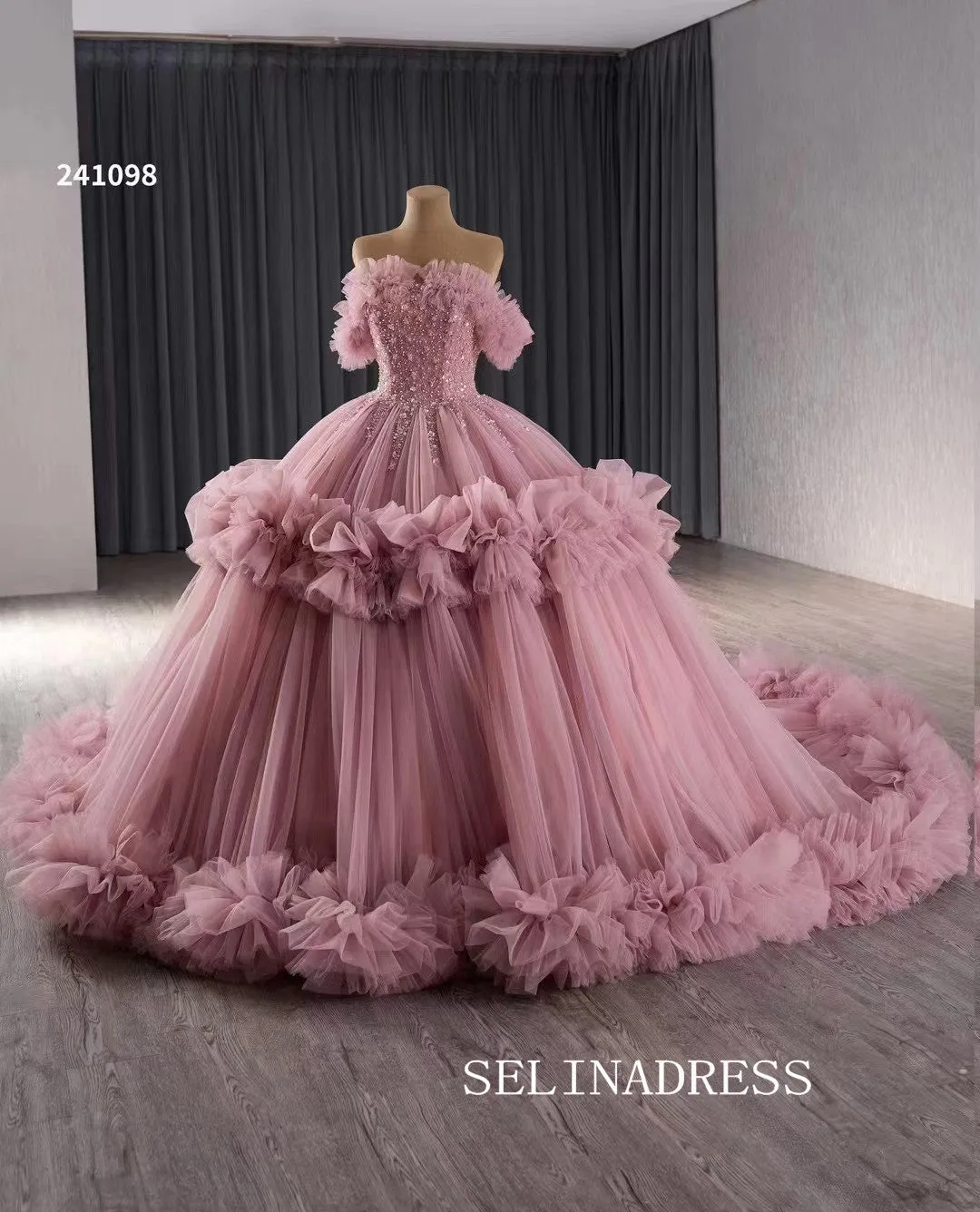 luxury Off-the-Shoulder Pink Quinceanera Dresses Beaded Ball Gown Quinceañera Gown 241098