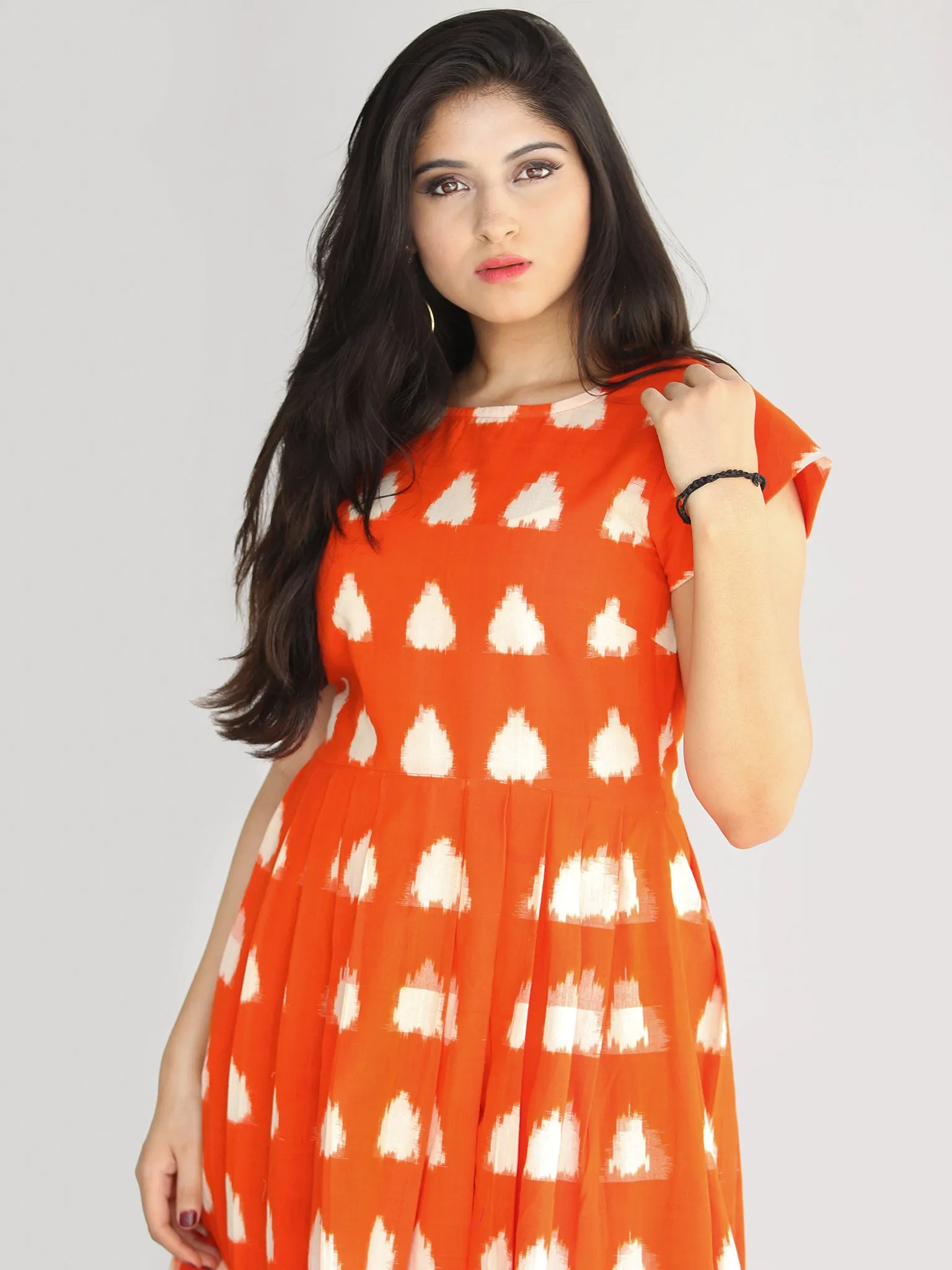 Mahrosh - Handwoven Double Ikat Pleated Dress With Side Pockets - D65F2282