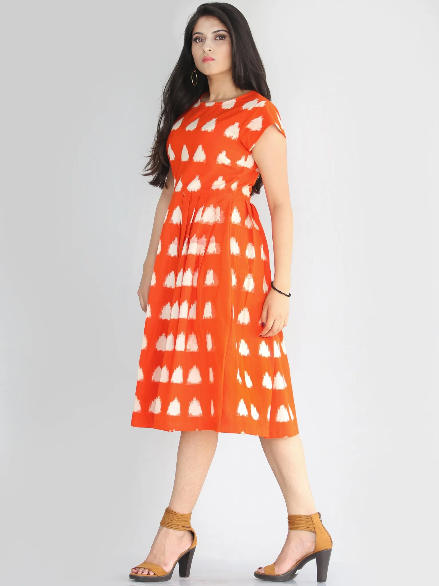 Mahrosh - Handwoven Double Ikat Pleated Dress With Side Pockets - D65F2282