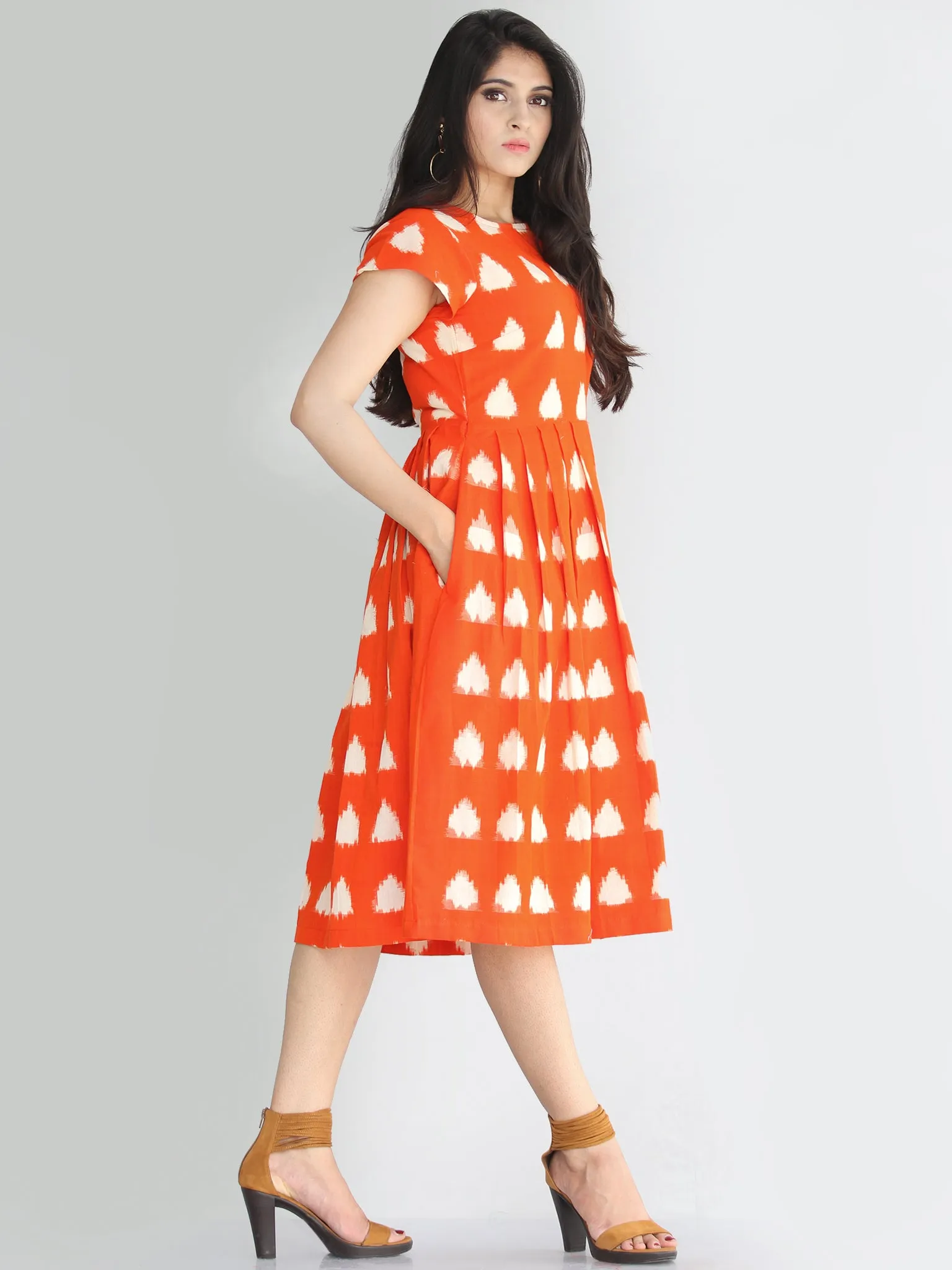 Mahrosh - Handwoven Double Ikat Pleated Dress With Side Pockets - D65F2282