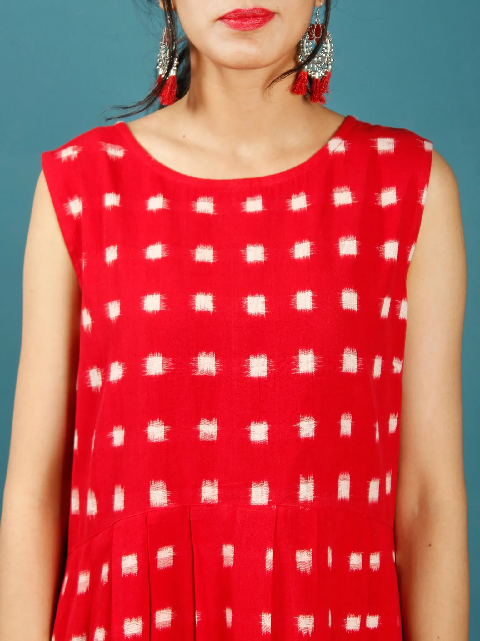 Red White Long Sleeveless Handwoven Double Ikat Dress With Knife Pleats & Side Pockets - D32F1018